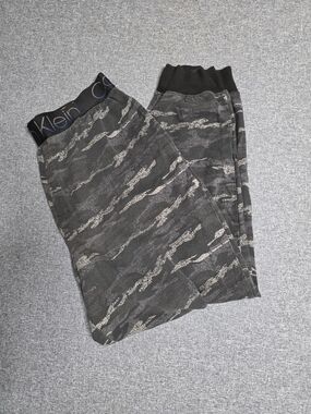 Calvin Klein Men’s Charcoal Camouflage Joggers